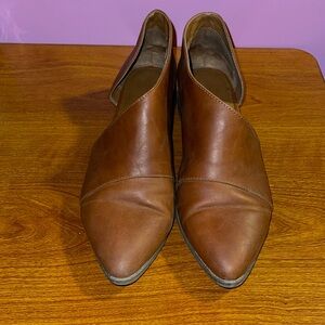 Brown Universal Thread Flats